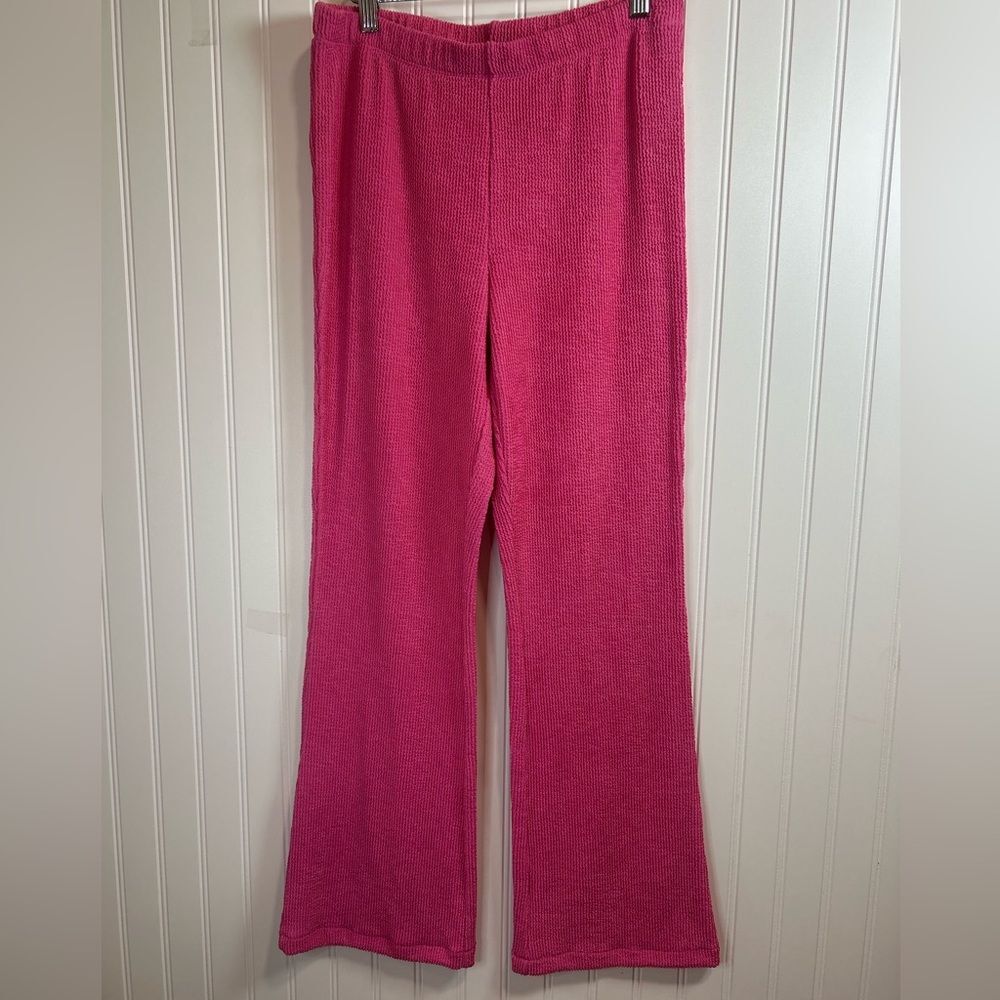 Forever 21 women Vibrant Pink Crinkle Pants Size L Wide leg.